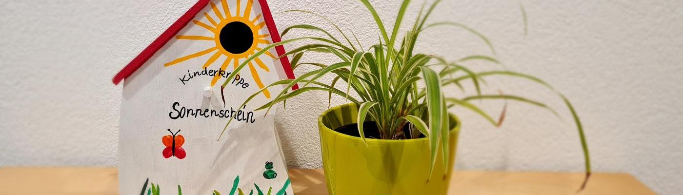 Bildquelle: Anita Hofmann | Urheber:in: Anita Hofmann Vogelhaus Kinderkrippe Sonnenschein mit Schriftzug