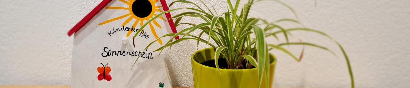 Vogelhaus Kinderkrippe Sonnenschein mit Schriftzug